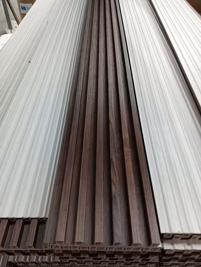 Panneaux de mur décoratifs extérieurs de WPC de persiennes de mur composé de bois d'Eco imperméable extérieur bon marché